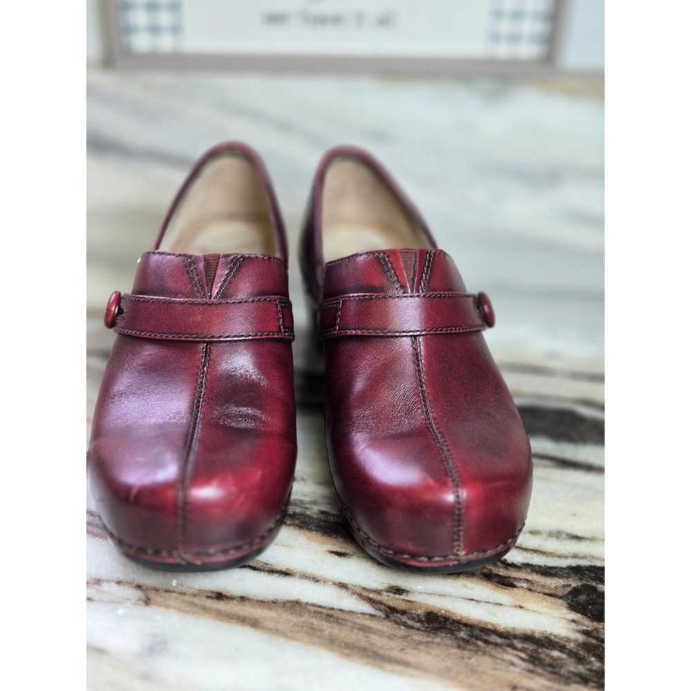Dansko Burgundy Red Burnished Leather Clogs Button Strap Block Heel 37 Work - Picture 2 of 11